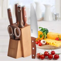 A set of steel-headed knives